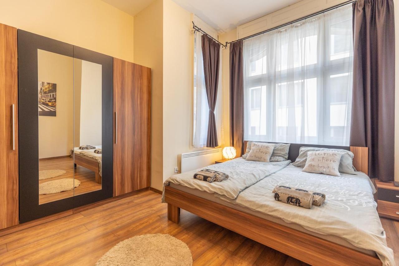 בודפשט Wiky'S Apartman With 3Bathrooms מראה חיצוני תמונה