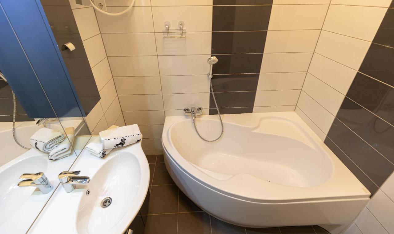 בודפשט Wiky'S Apartman With 3Bathrooms מראה חיצוני תמונה